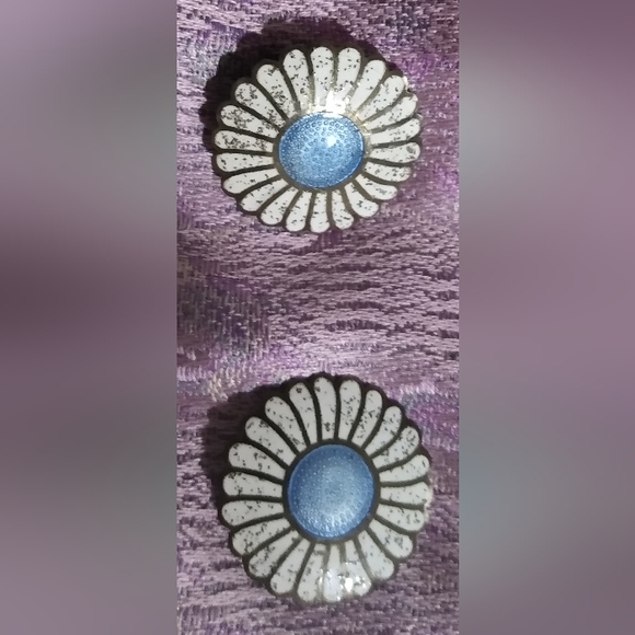 Vintage 1950s Margot de Taxco Brooch and Earrings Enamel Blue and White - Picture 2 of 7